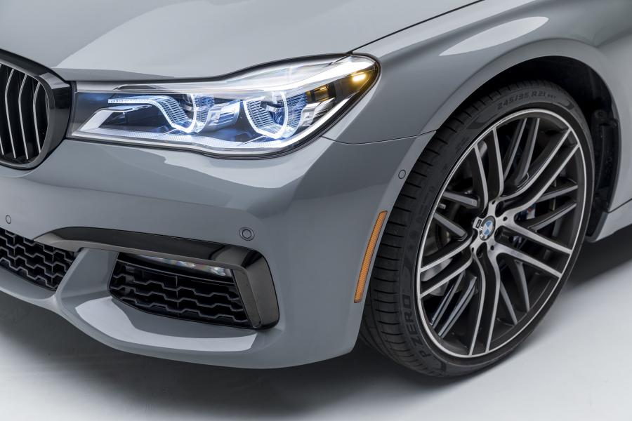 Детали экстерьера BMW 750i xDrive M Sport (G11) 2016 года  (NA) (фото 26 из 47)